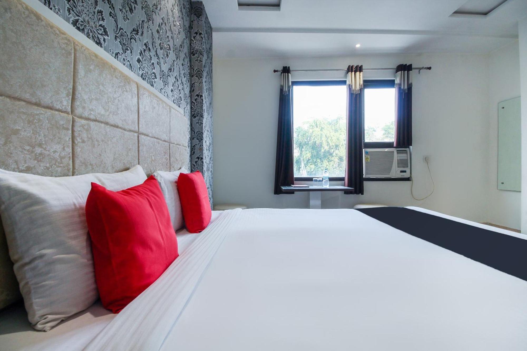 OYO 12750 Hotel Jalsa Tājganj Buitenkant foto