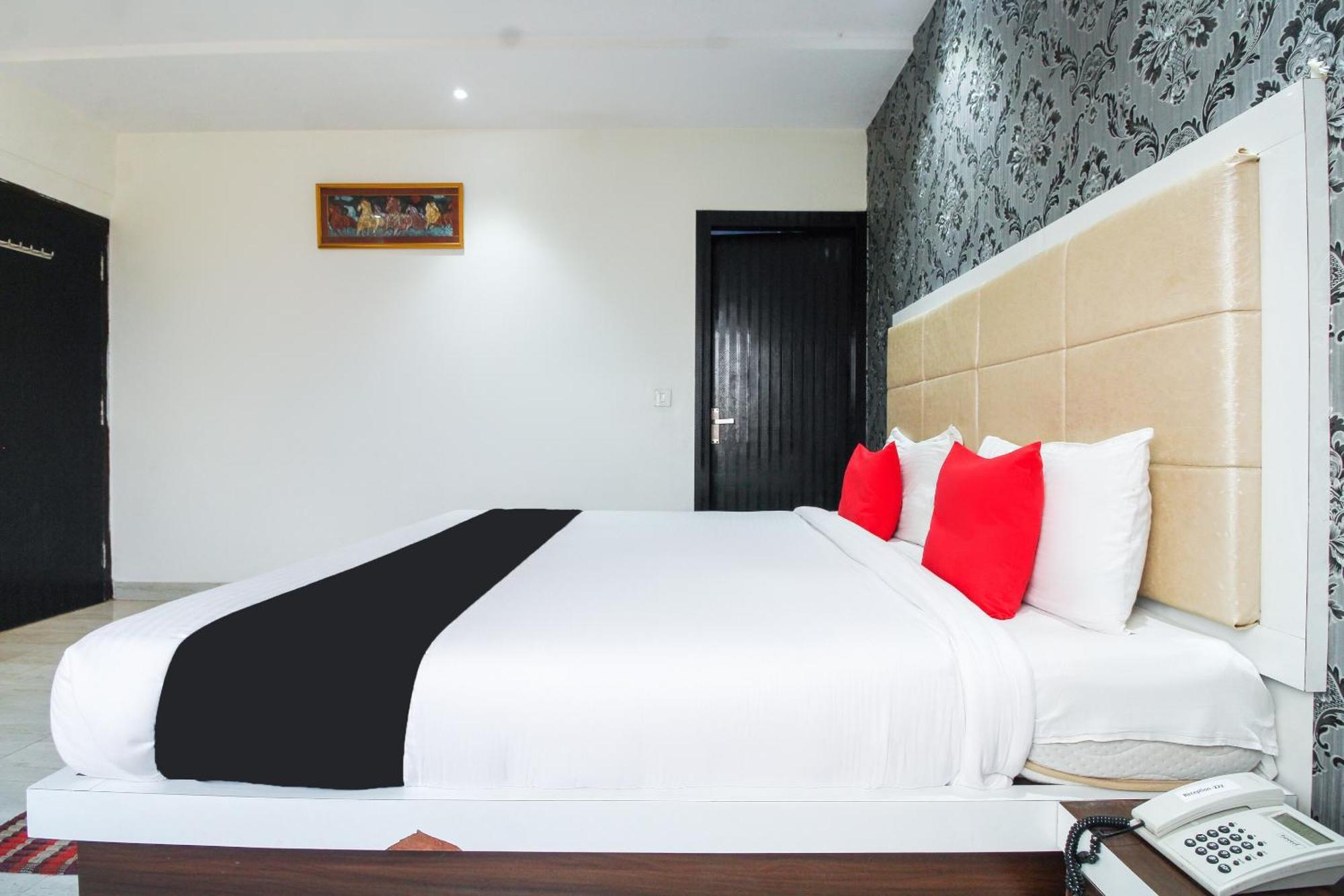 OYO 12750 Hotel Jalsa Tājganj Buitenkant foto