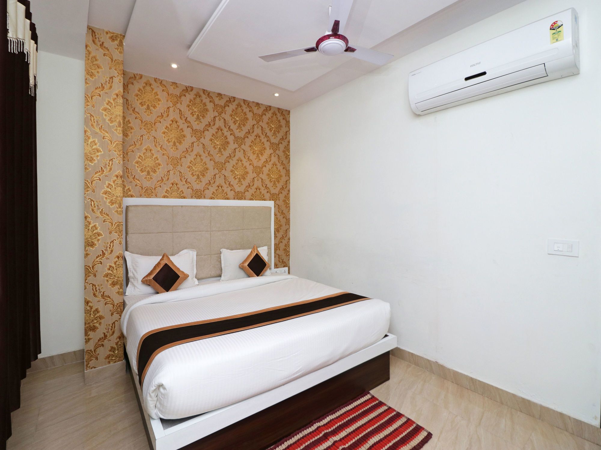 OYO 12750 Hotel Jalsa Tājganj Buitenkant foto